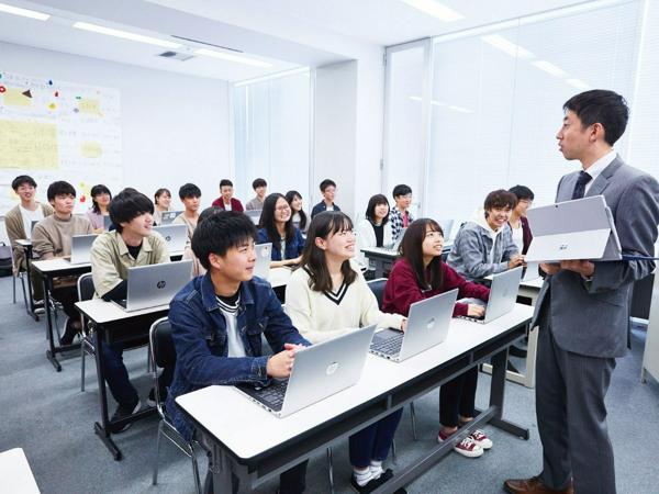 募集している求人：【講師（データマーケター学科）】学生の成長を支えるやりがい◎／実務経験を活かす