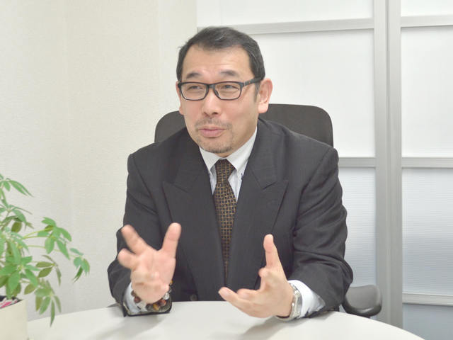 代表取締役　森松　信幸氏
ピアノの営業からIT業界へ異業種転職。その後、数社での経験を経てヴァイファルコの設立。