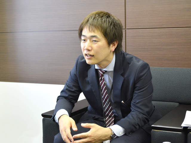 経営企画室室長　井本 大助氏
同社の強みは産業翻訳をメイン事業とした、特許、医薬、工業、金融・法務の4分野とローカライゼーションにおける専門性の高さ。