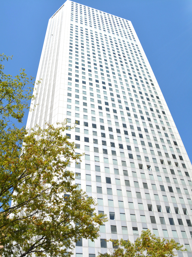 株式会社Ｃａｓａの本社は、新宿住友ビル30階に。新宿駅・西新宿駅・都庁前駅からのアクセスも良い立地だ。