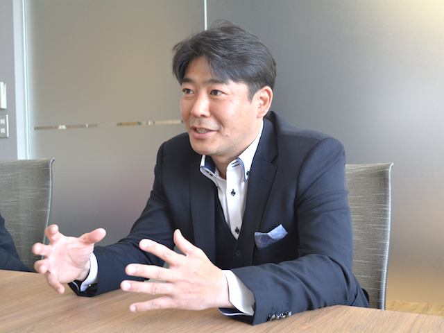 代表取締役 山田も、10年以上のネットワークエンジニアとして活躍。現在は、お客様の要望に応える経営ビジネスと、技術会社として、社員エンジニアの成長への投資と、環境整備に力を入れています。