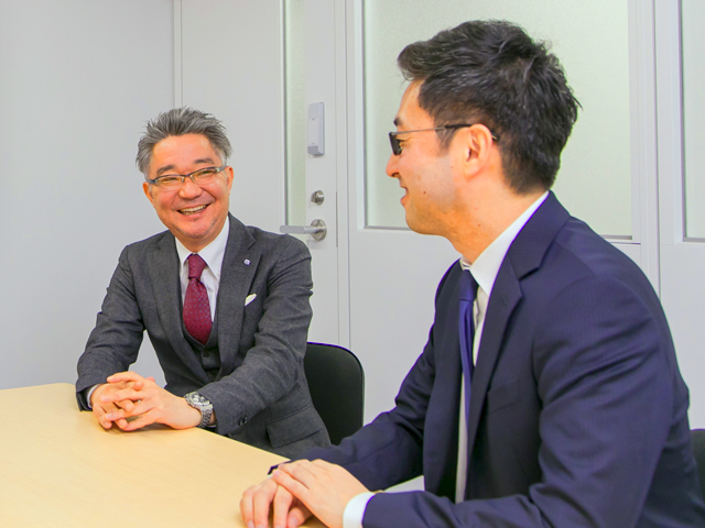 ファウンダーの２人
左：佐藤栄哲（代表取締役CEO）
右：野崎友邦（取締役COO）