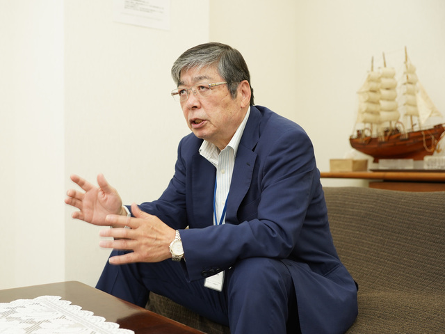取締役副社長・岩浅（いわさ）義昭氏

「社名には、IT化による変革にチャレンジし、新しい物流のスタンダードを構築する、という想いが込められている」