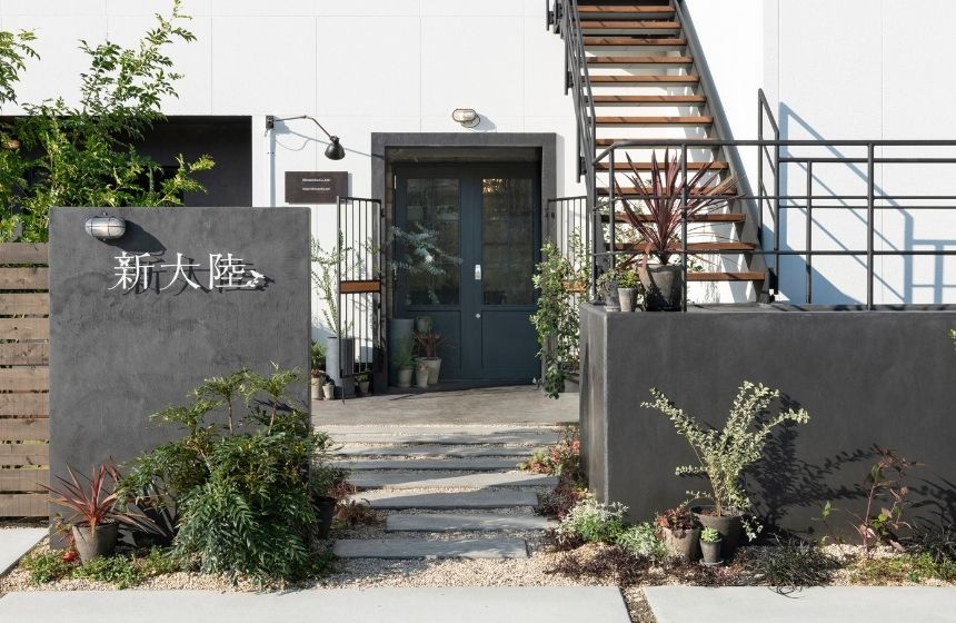 2018年11月、浜松本社の新社屋完成。人生で一番長い時間を過ごすであろう職場で、スタッフが自己肯定感高く働けるように、という代表の想いがつまっている。