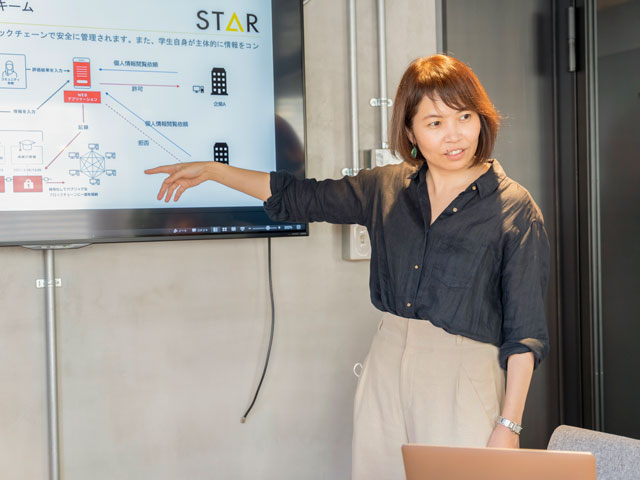 慶應義塾大学と「ブロックチェーンによる学生の個人情報管理プラットフォーム」を共同開発。
