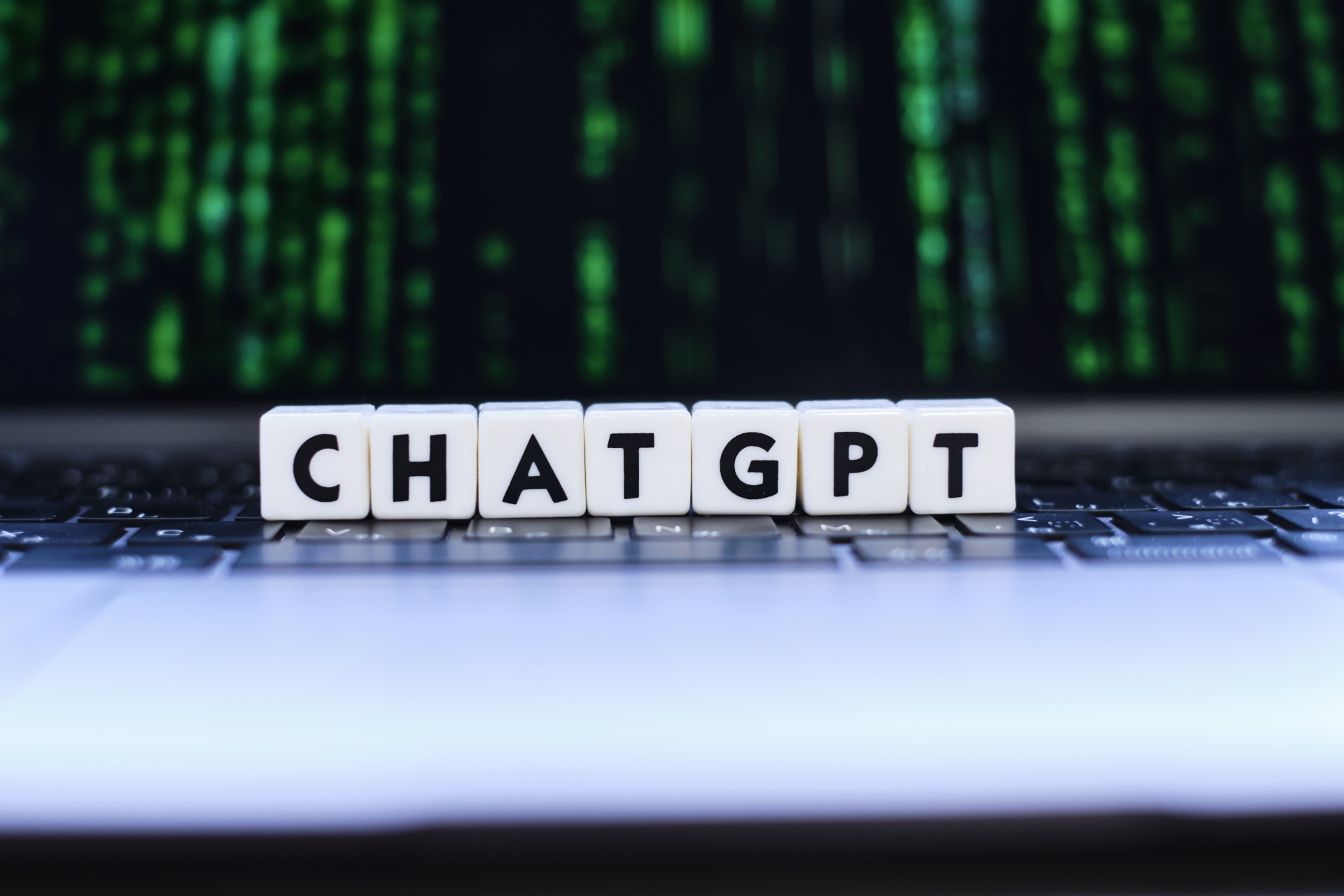 「ChatGPT」を用い、親和性のあるAzure環境で生成AIを開発し、企業へのセキュアな導入を支援。