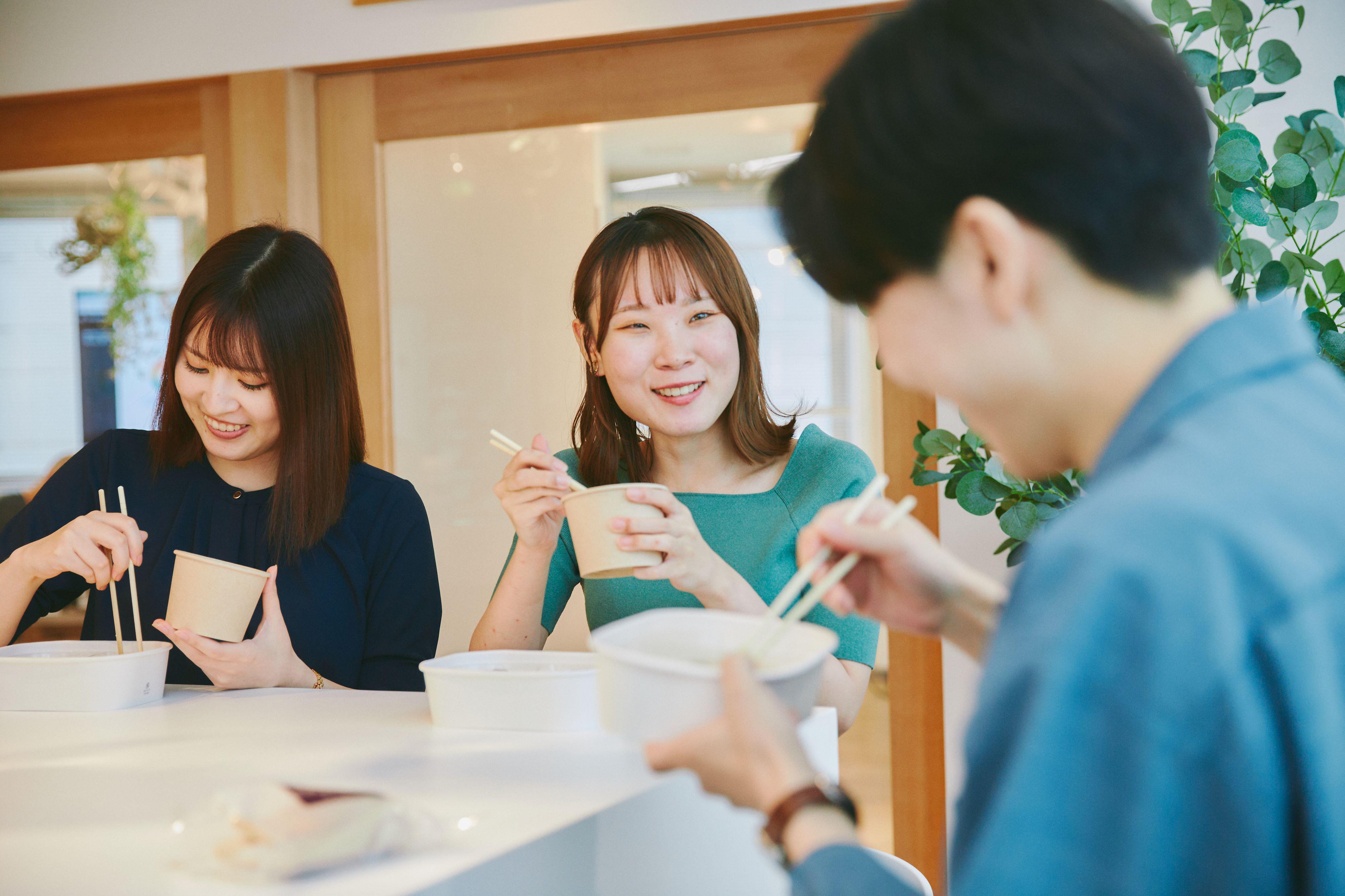 事業内容：リテンションマネジメント事業「オフィスおかん」「ハタラクカルテ」