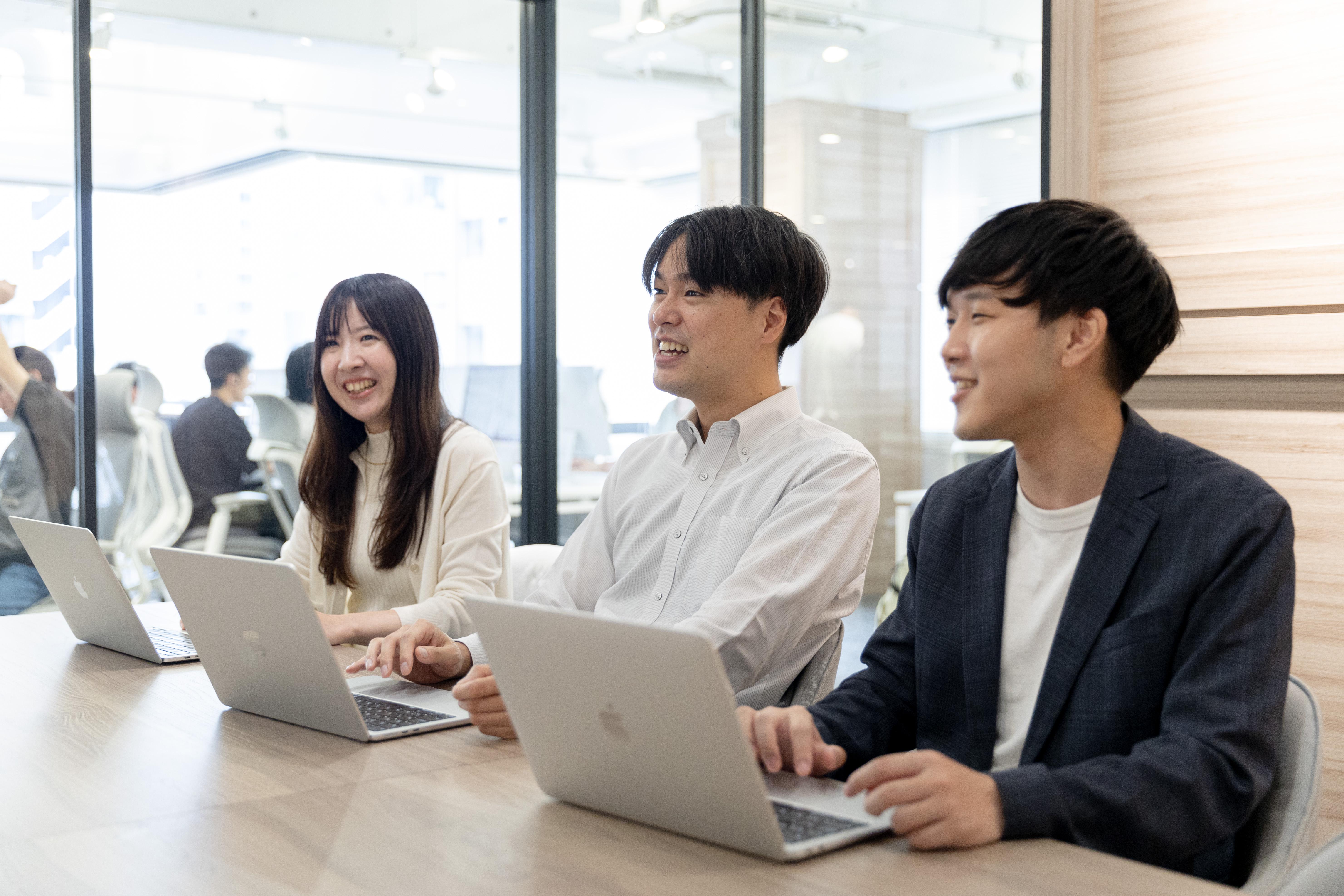 20代〜40代と幅広い年齢層の社員が活躍しており、IT業界未経験の社員が半数以上在籍しております。