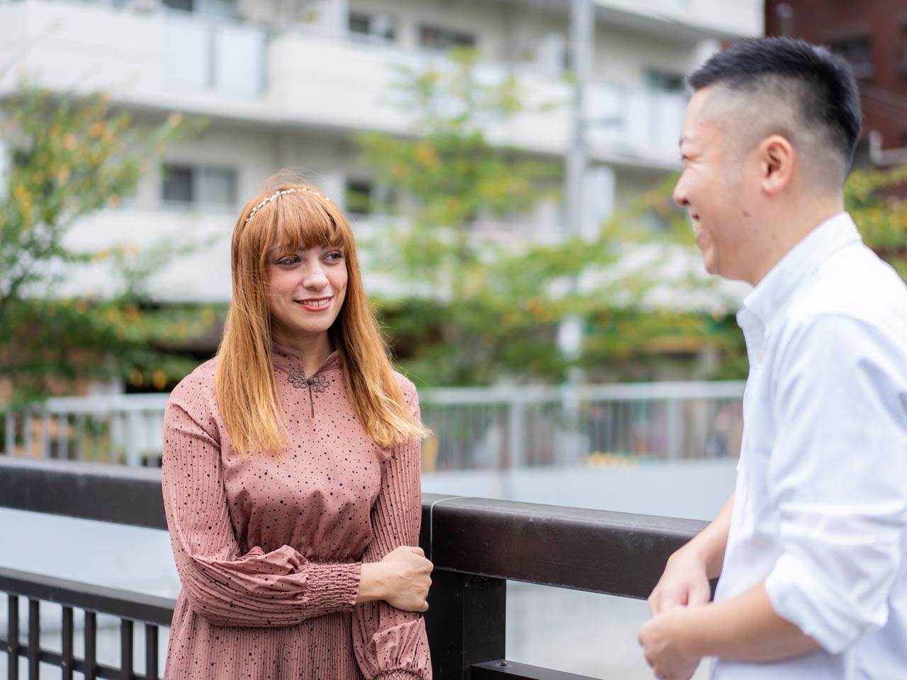 同社の働き方は、原則フルリモート。社内コミュニケーションはチャットツールによるテキストがメインだ。