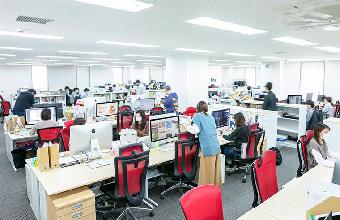 事業内容：グラフィックデザイン事業