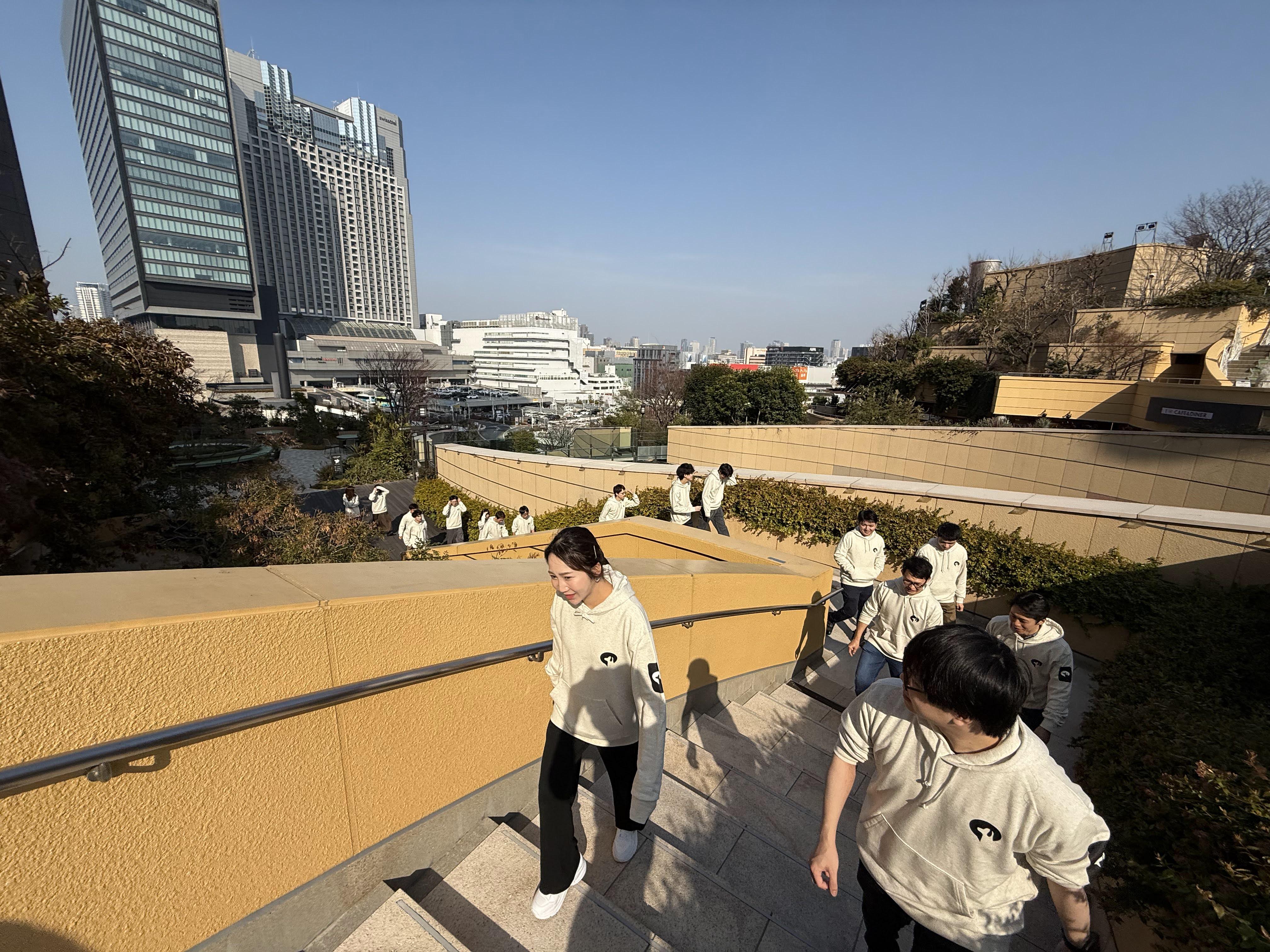 仲間の数は約41名・平均年齢31歳です。