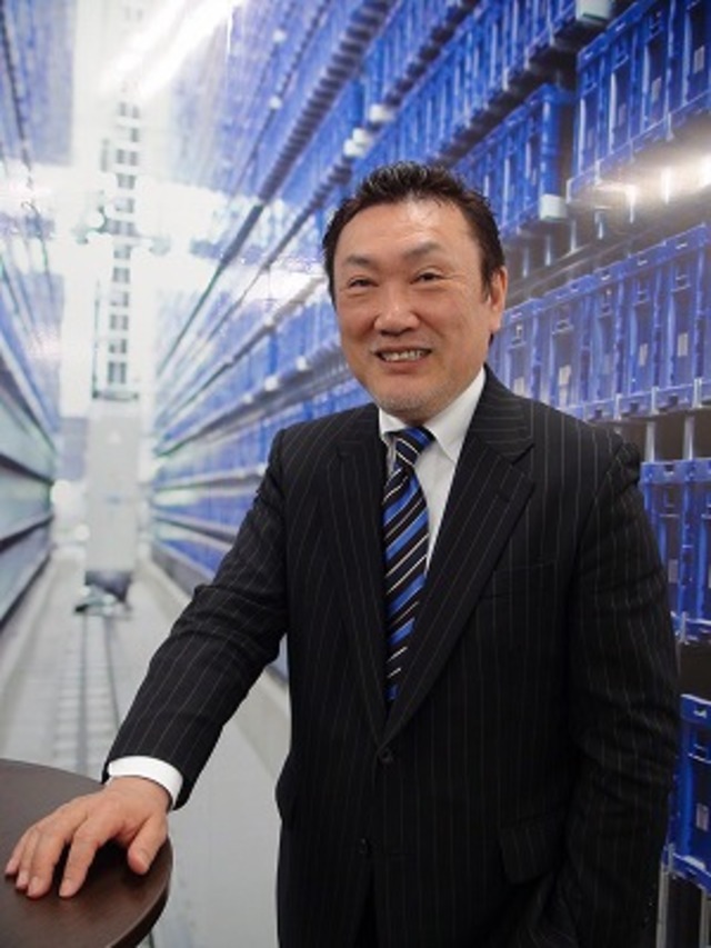 小野崎代表取締役
アメリカの最先端倉庫管理システムに衝撃を受け、日本で開発を決意したのがシーネットの始まりです。