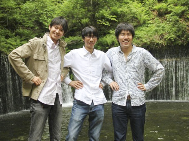 日本での創業メンバーの3人。創業初期の写真。